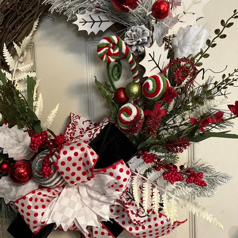 Elegant Holiday Wreath with Red, Green, and White Accents